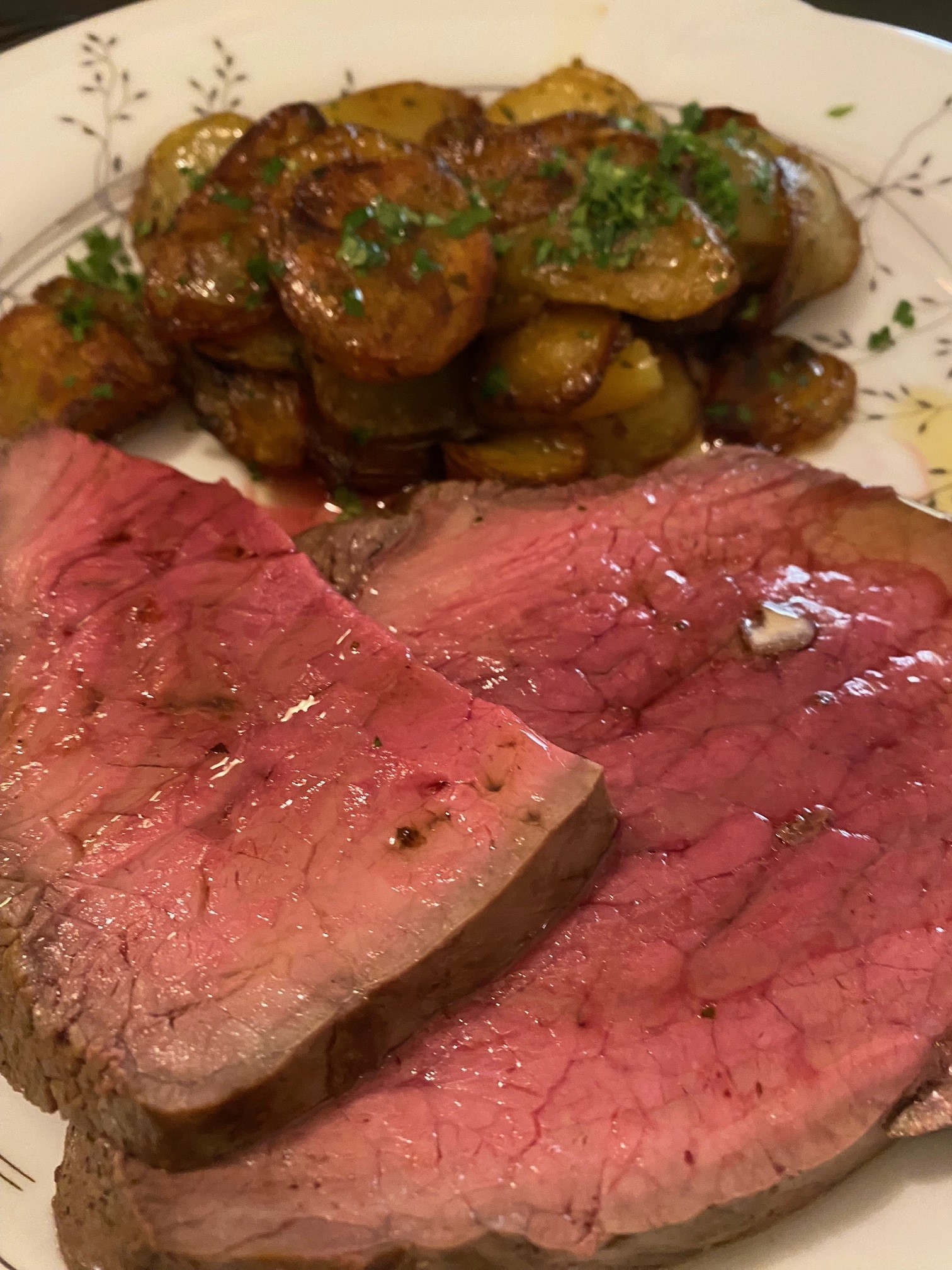 Rôti de bœuf – Pommes « Sarladaises »