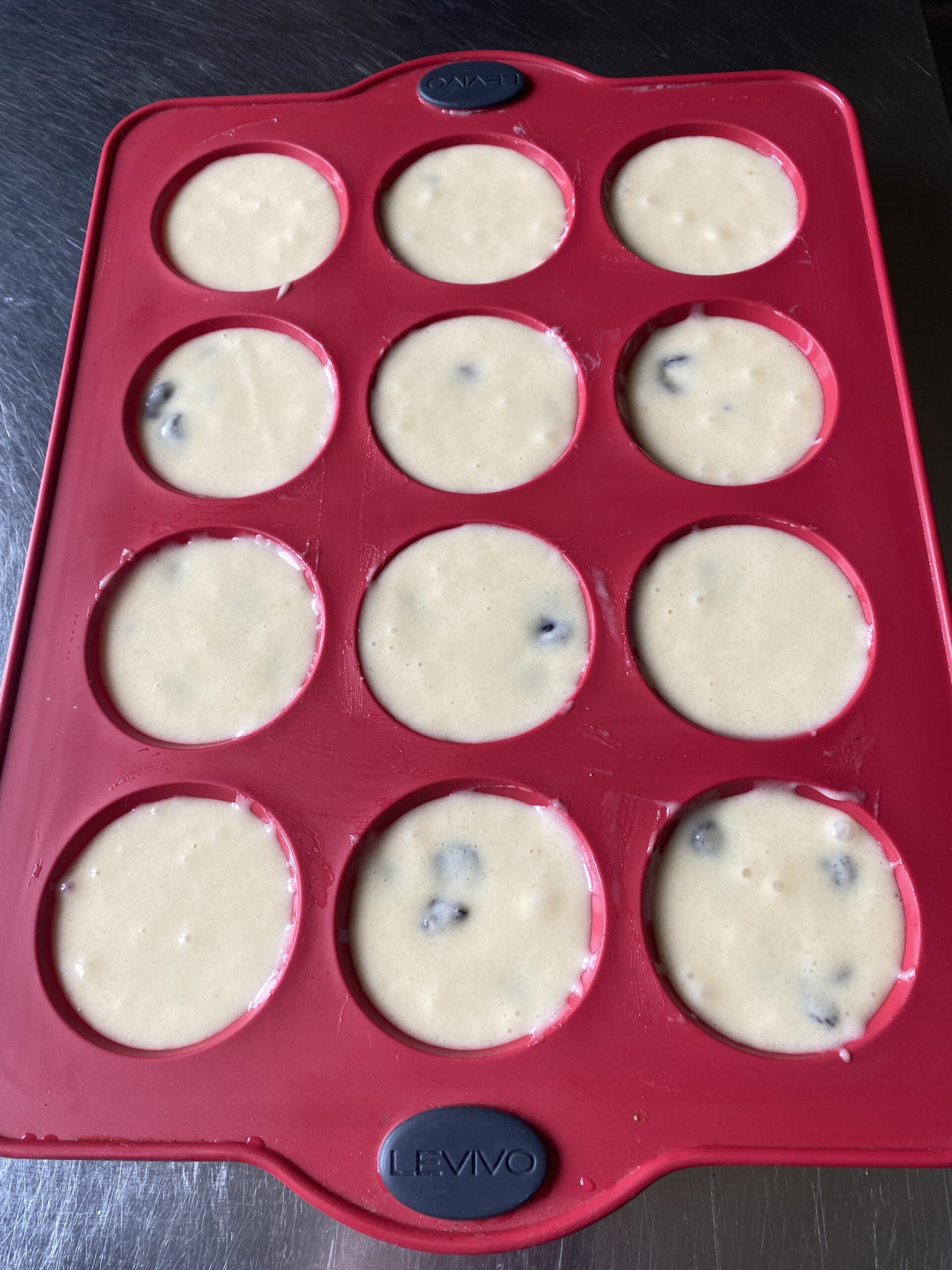 121 Muffins au raisin - Remplir le moule